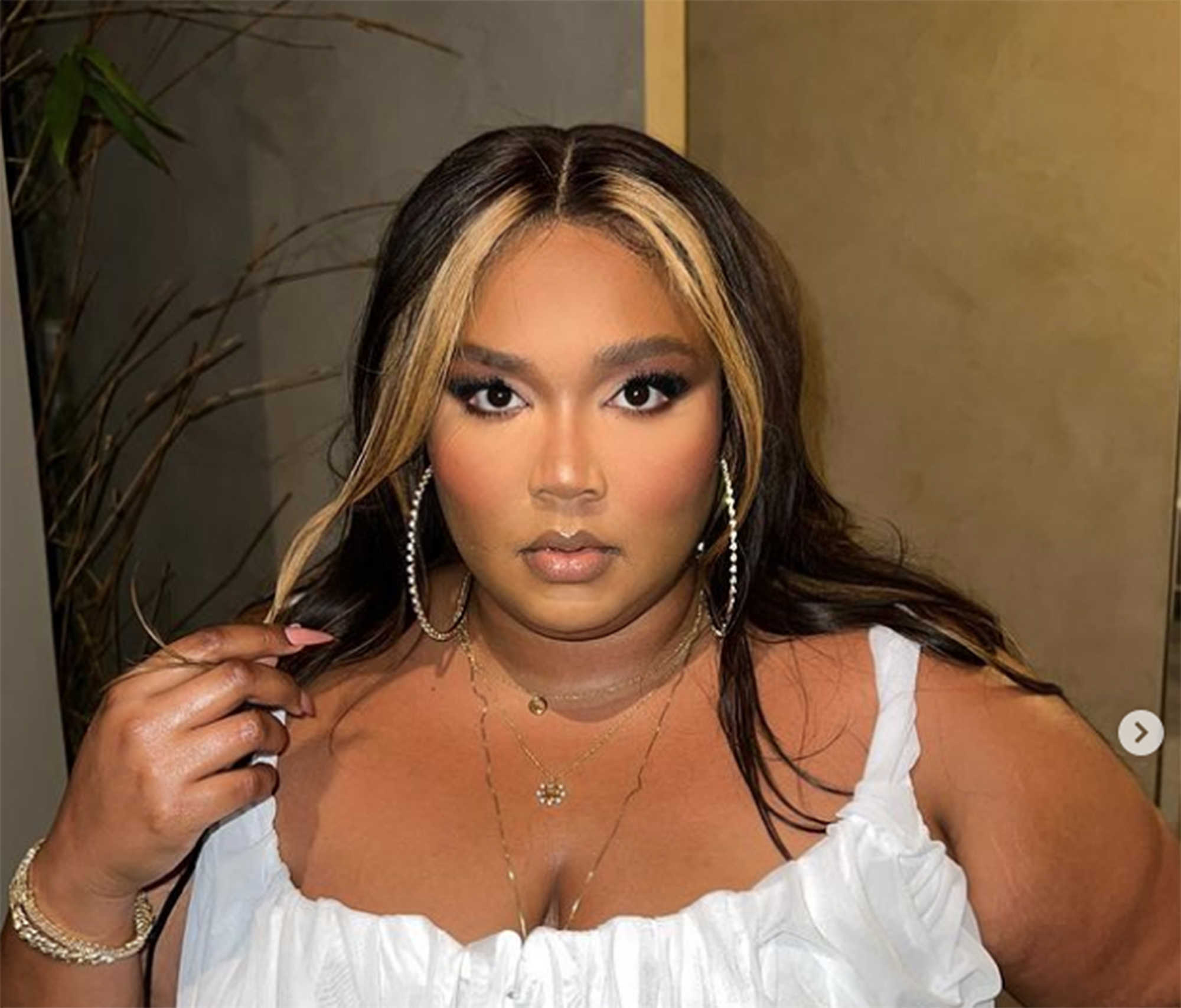 lizzo-eyelash-curler