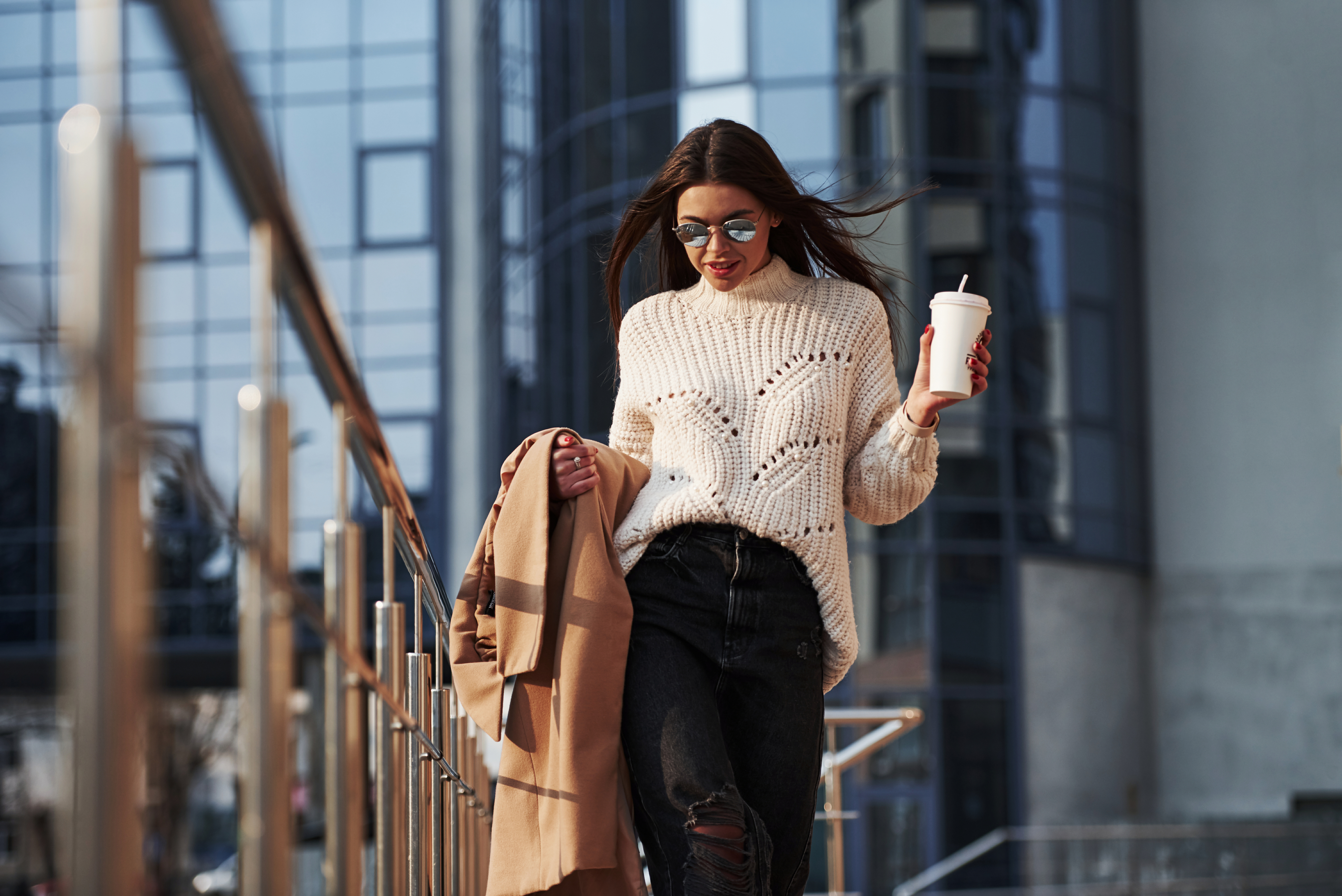 beige sweater, city girl, fashion