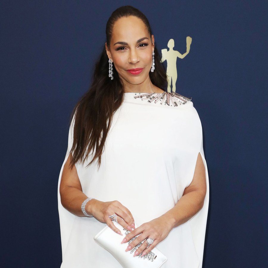 Best Beauty Gallery SAG Awards 2022 Amanda Brugel