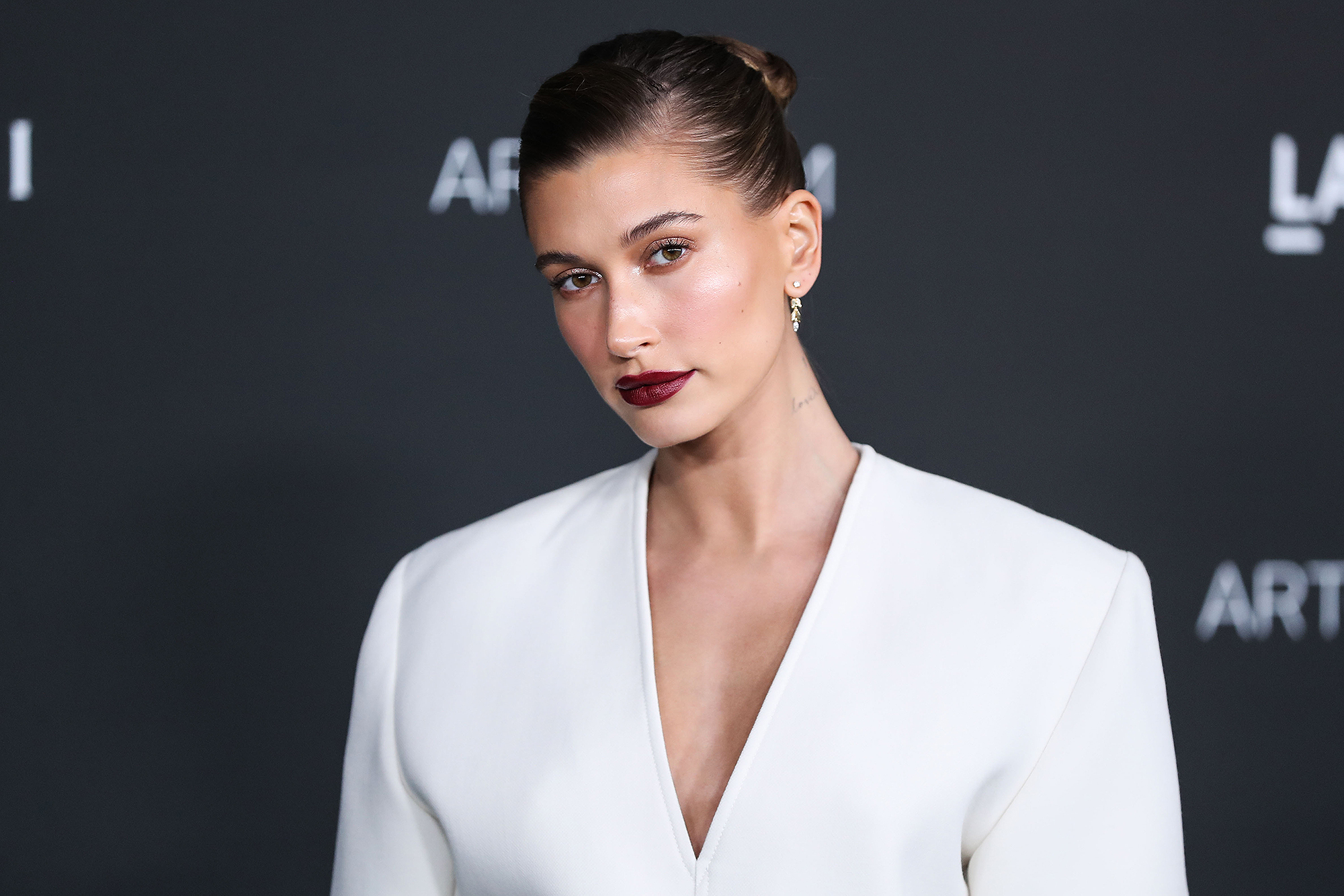 hailey-bieber-bareminerals-skinlongevity-serum
