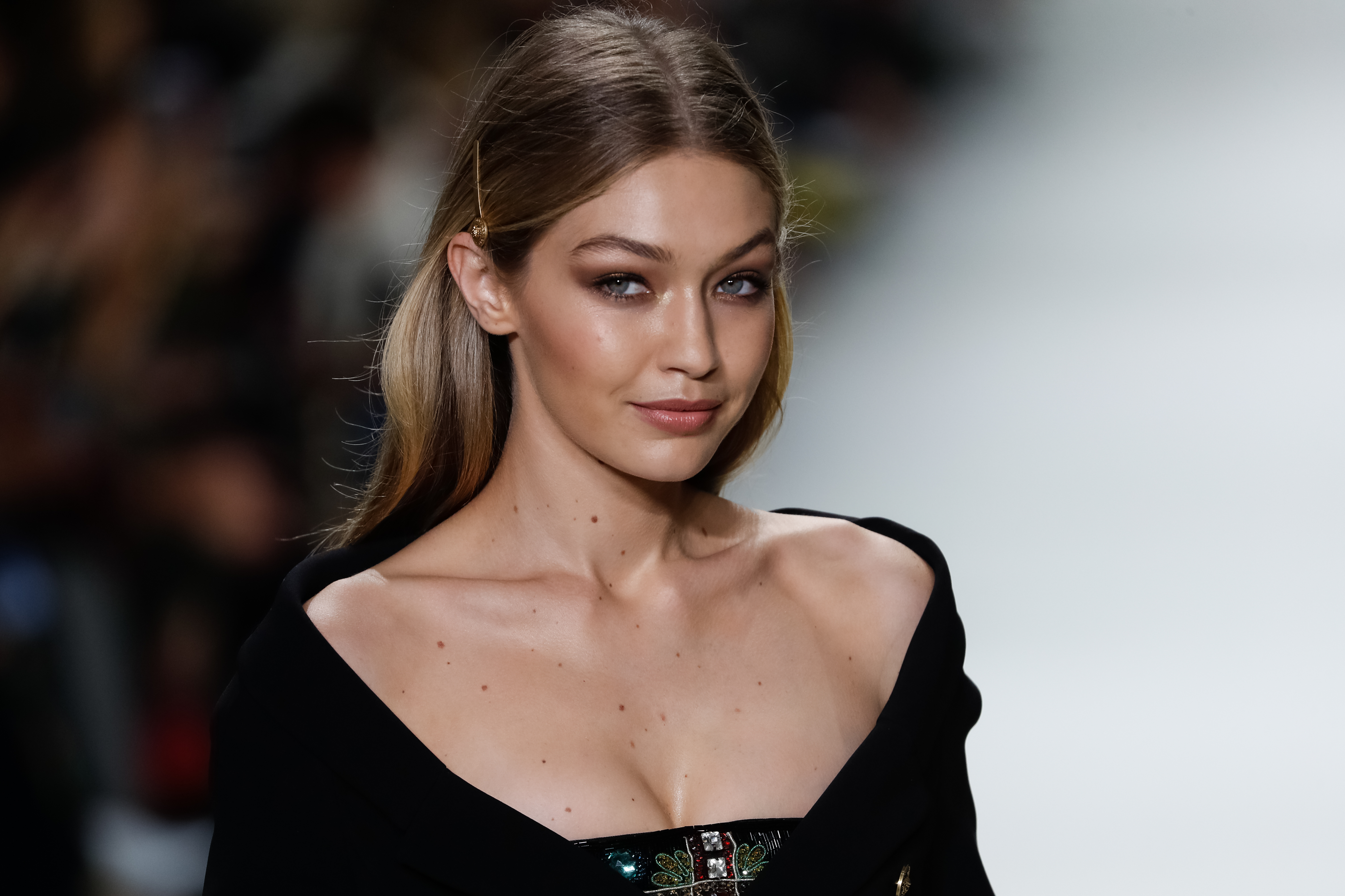 Gigi Hadid, Charlotte Tilbury Supermodel Body Shimmer