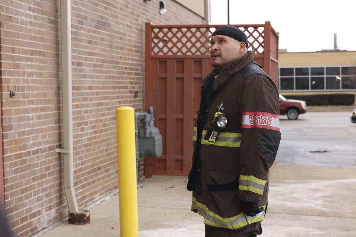 Chicago Fires Joe Minoso Teases Cruzs Family Dynamic After Rescuing Javi