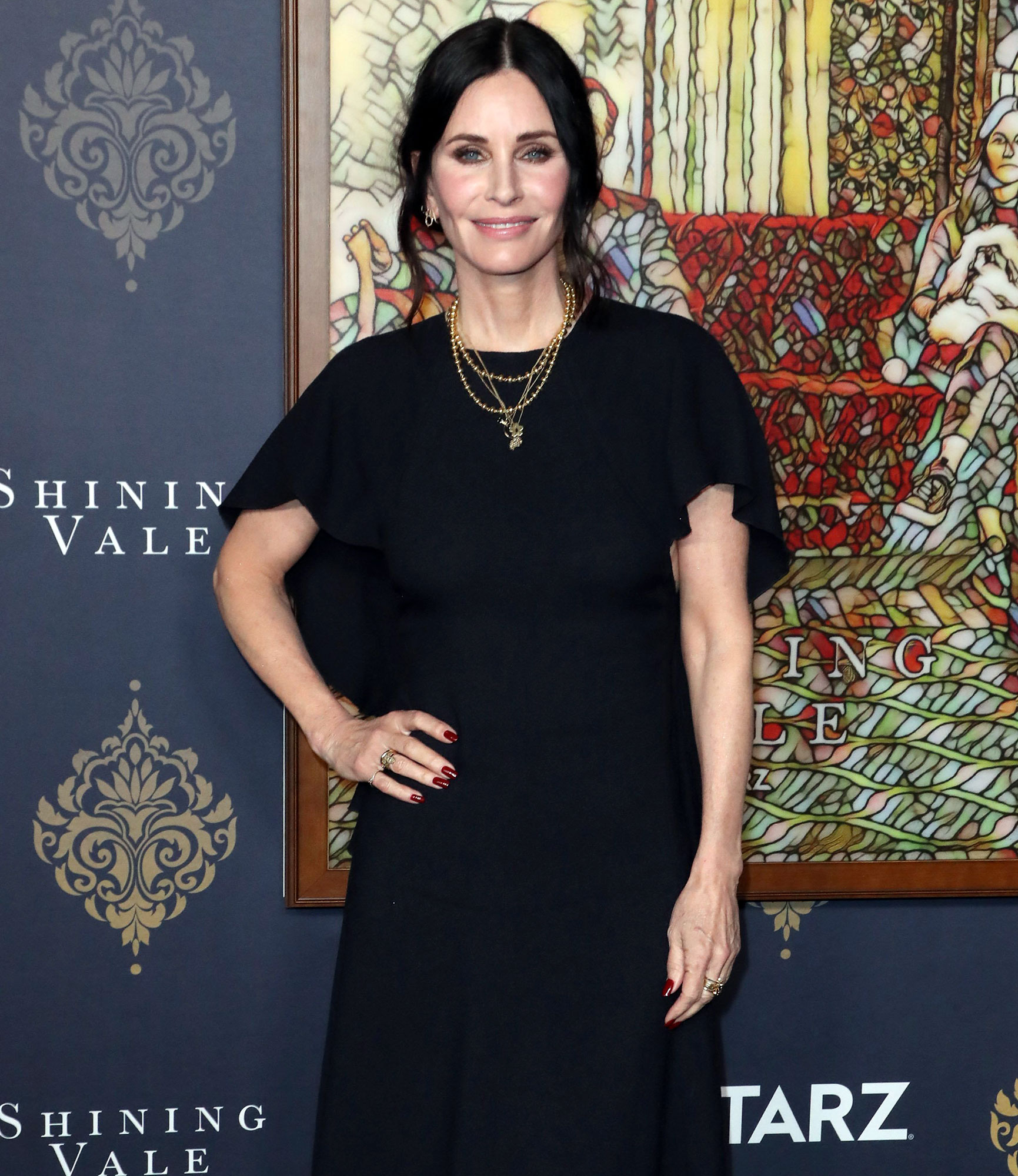 Courteney Cox Hilariously Morphs Into Friends Characters With Face Filter