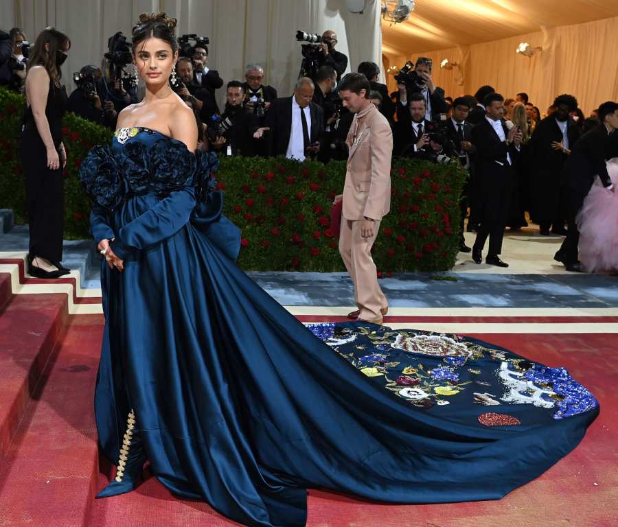 Taylor Hill Met Gala 2022 Red Carpet Fashion