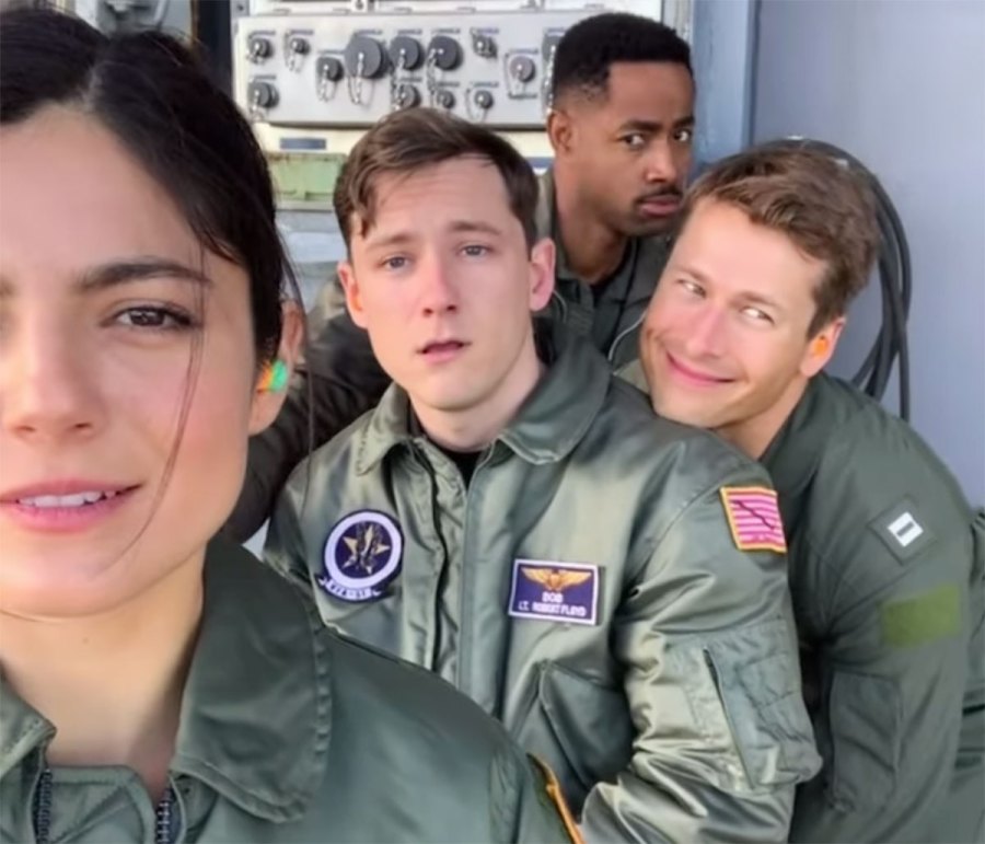 Best Hottest Behind Scenes Photos From Top Gun Maverick Jay Ellis Glen Powell