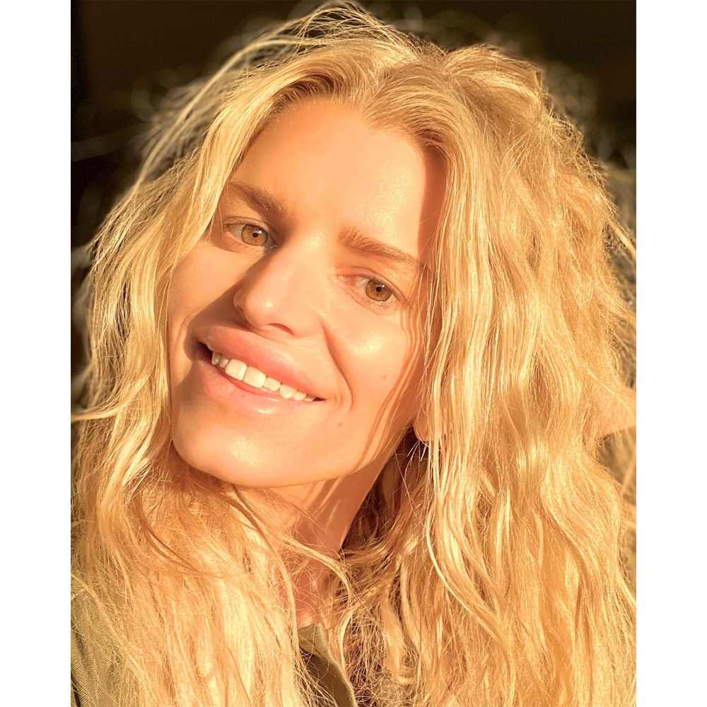 Jessica Simpson Goes Makeup Free