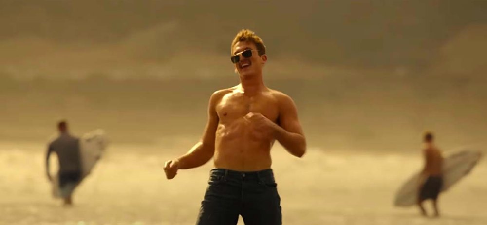 Lewis Pullman Tom Cruises Top Gun Training That Beach Scene