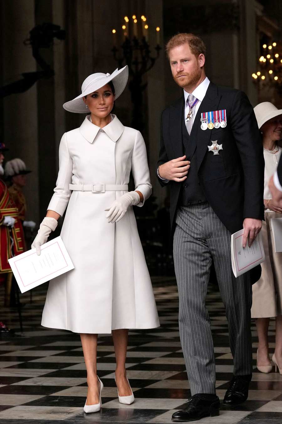 Meghan Markle in All-White at Thanksgiving Service 6