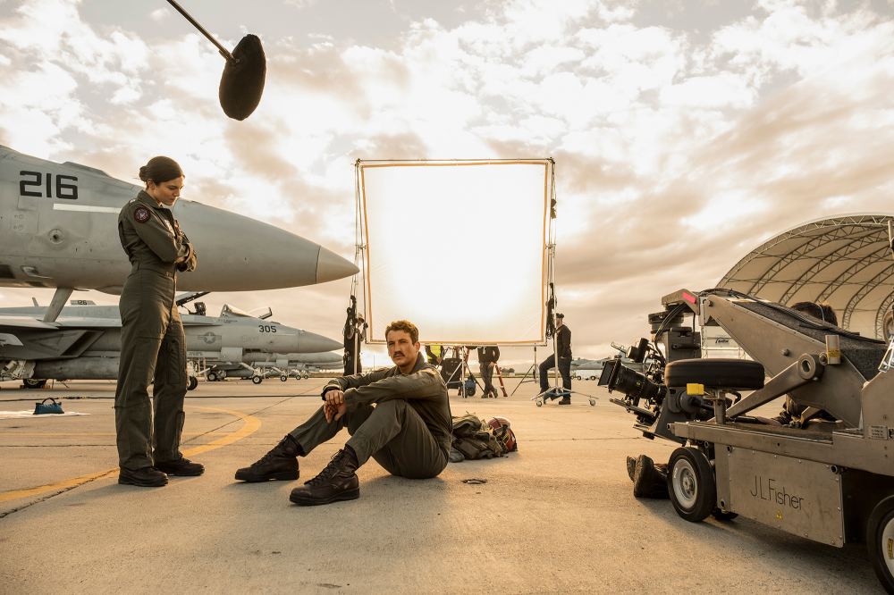 Go Behind-the-Scenes of ‘Top Gun: Maverick’ With Miles Teller, Glen Powell, Jay Ellis and More: Photos