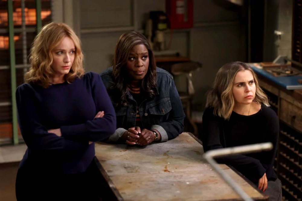 Good Girls Cast Where Are The Stars Now Christina Hendricks Retta Mae Whitman and More