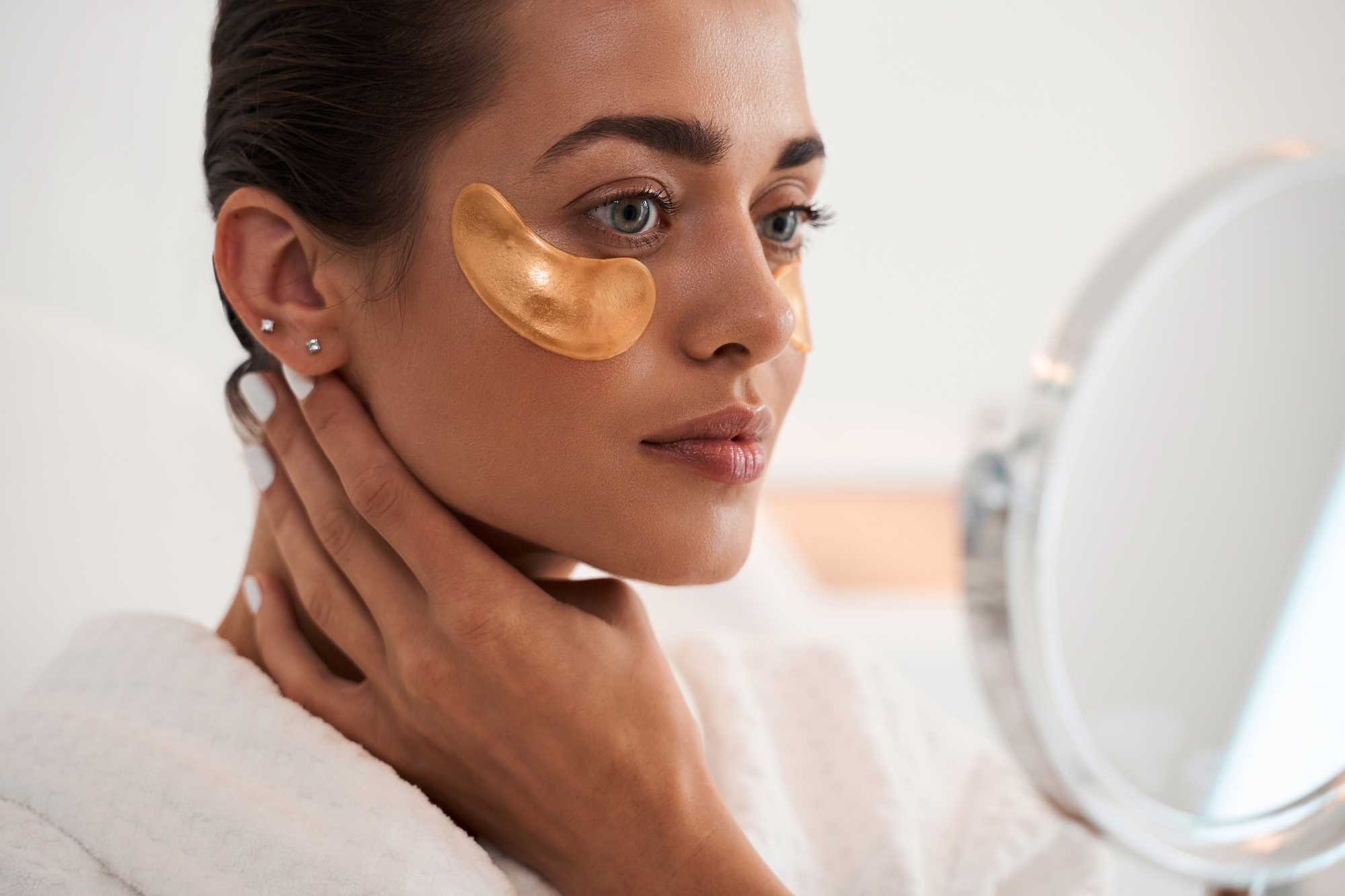 Gold-Eye-Mask-Stock-Photo