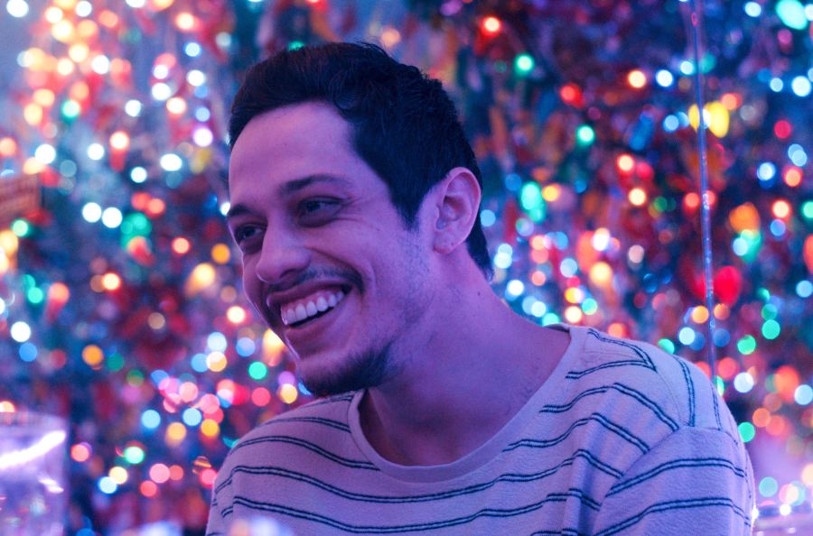 Meet Cute Everything to Know About Pete Davidson and Kaley Cuoco's Sci-Fi Romantic Comedy