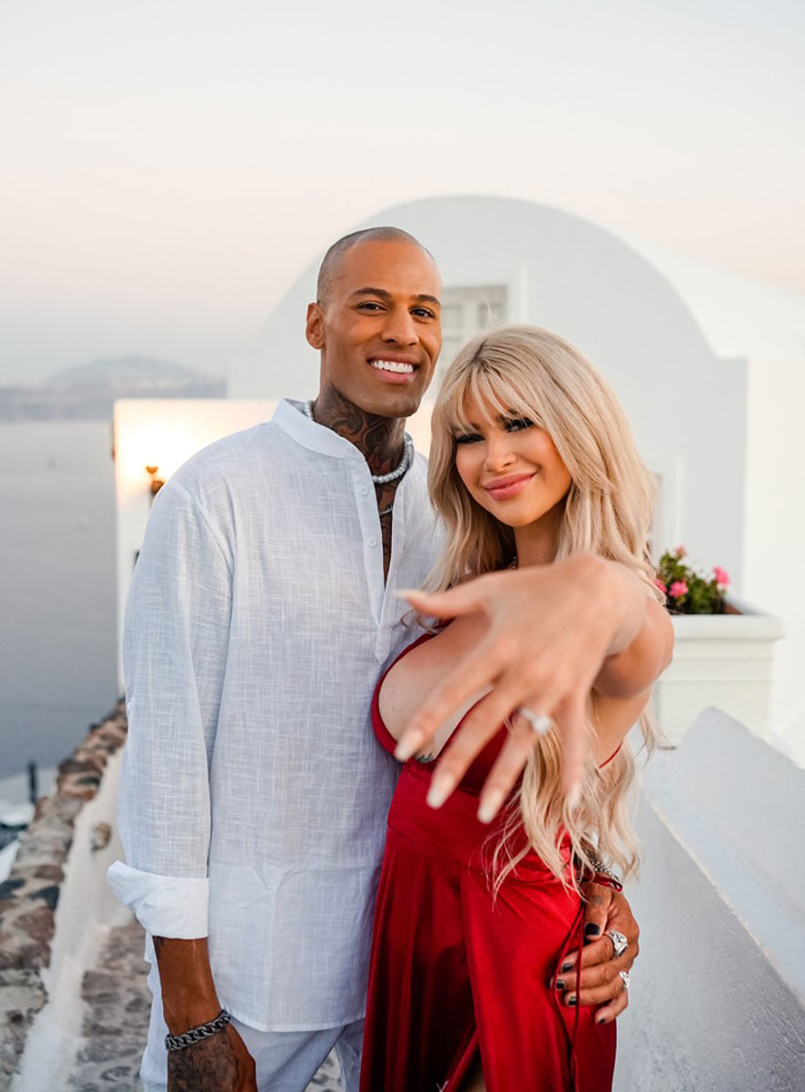 Bachelorette Alum Grant Kemp and Girlfriend Chloe Metcalfe Get Engaged in Greece