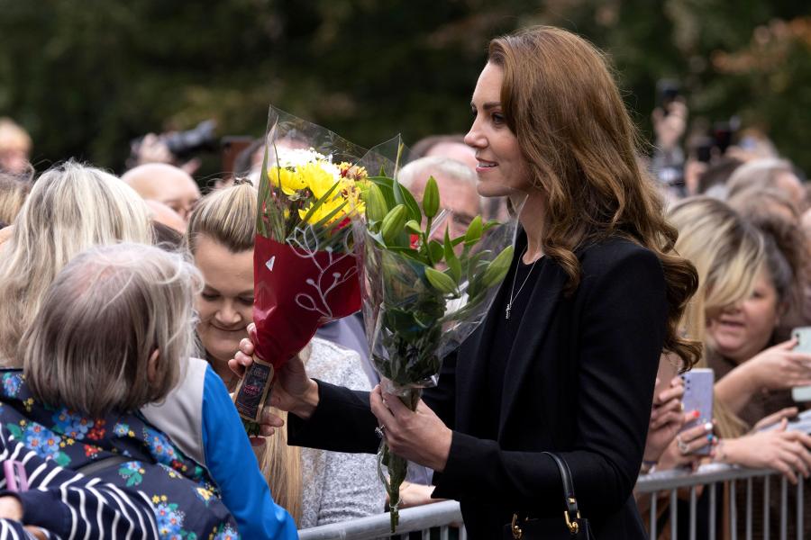 Prince William and Princess Kate View Floral Tributes to Queen Elizabeth II at Sandringham Estate 5