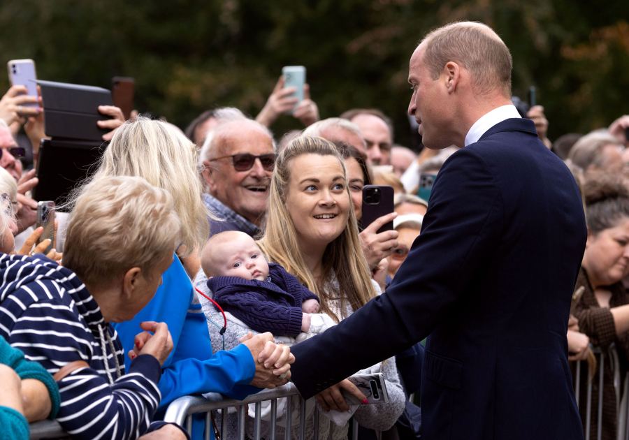 Prince William and Princess Kate View Floral Tributes to Queen Elizabeth II at Sandringham Estate 8