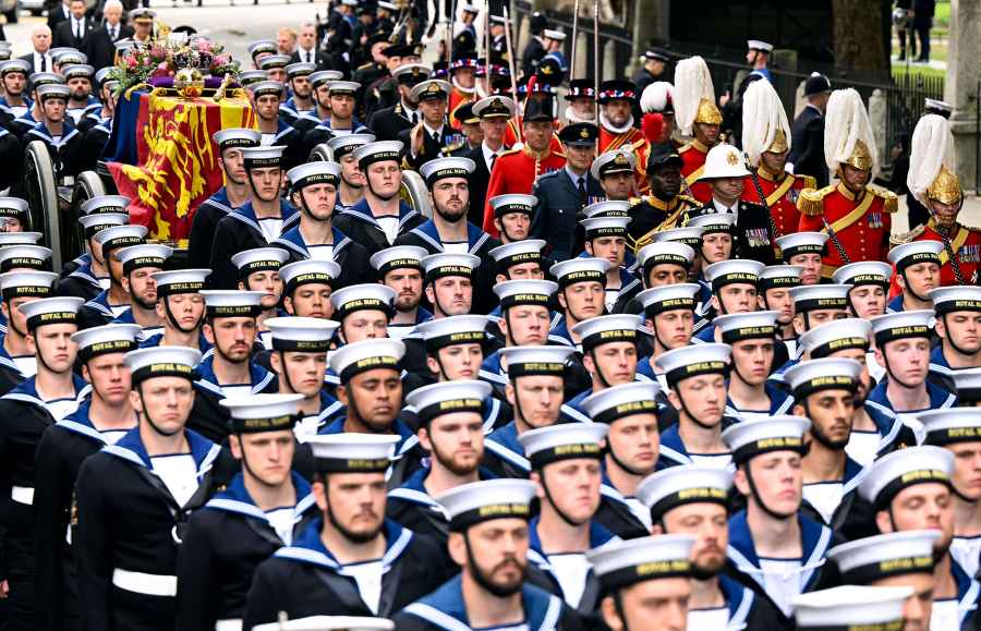 Queen Elizabeth II Funeral Every Emotional Photo 13