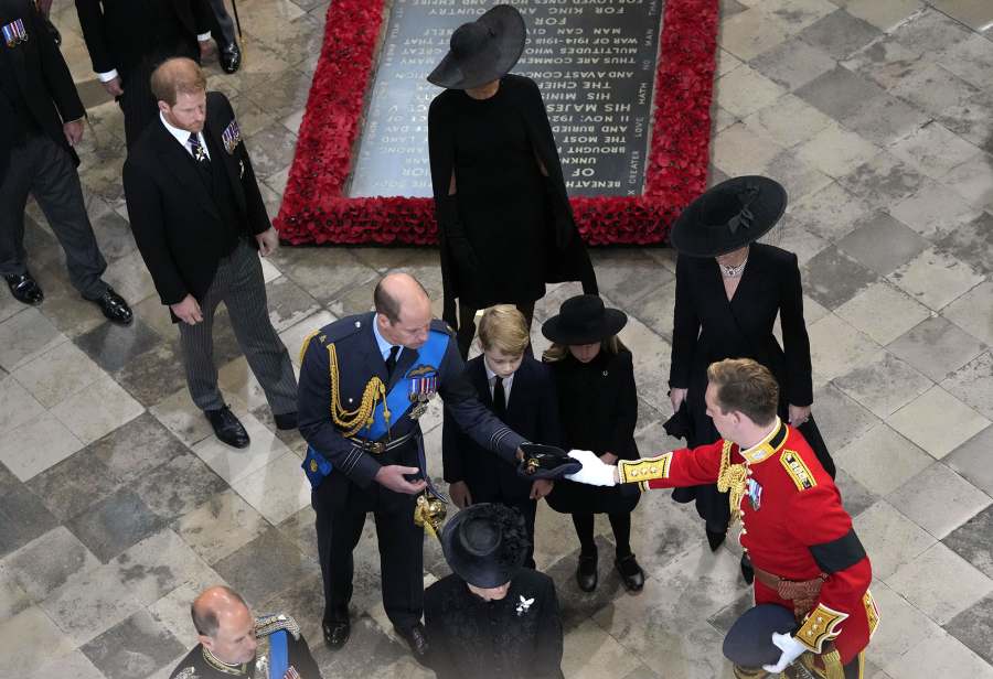 Queen Elizabeth II Funeral Every Emotional Photo 31