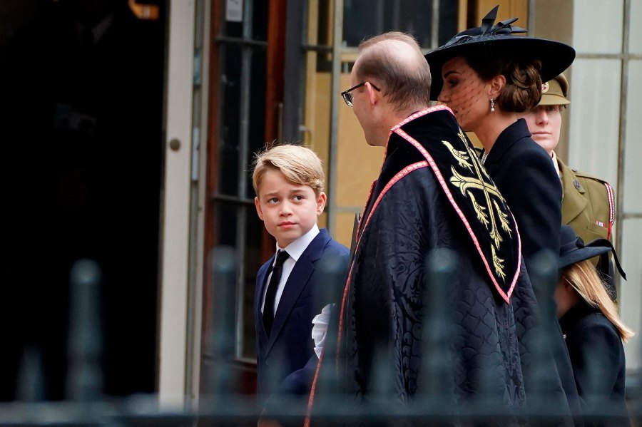 Queen Elizabeth II Funeral Every Emotional Photo 37