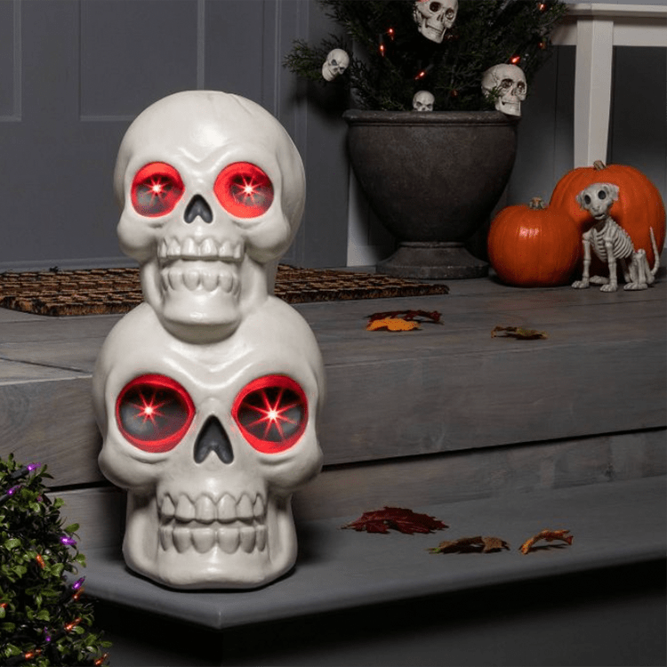 light-up stacked skulls