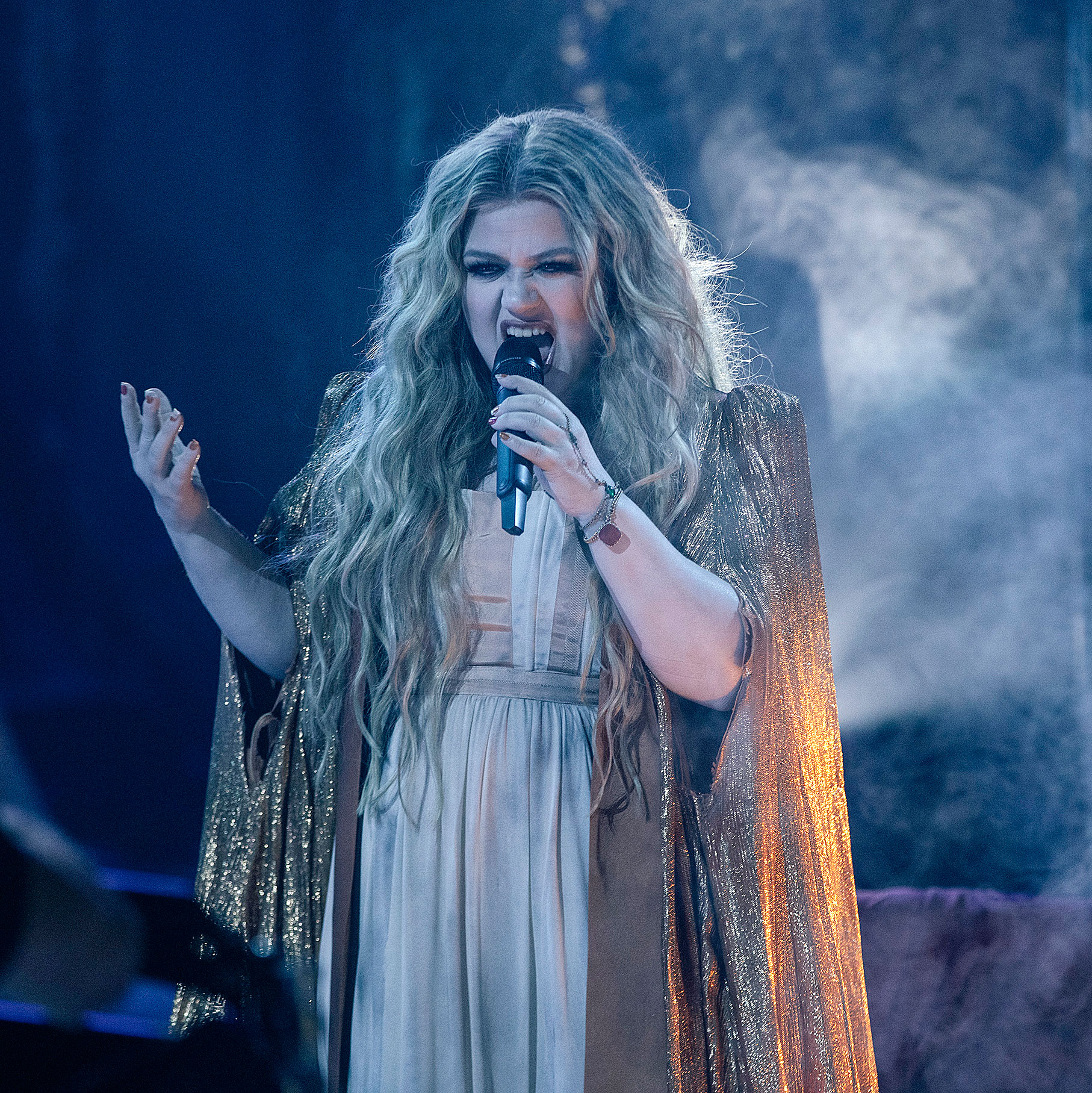 Feature Kelly Clarkson Halloween 2022