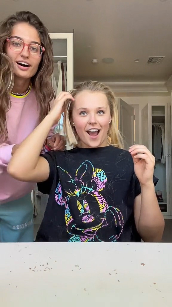 JoJo Siwa and TikToker Avery Cyrus’ Relationship Timeline- A Friends to Lovers Romance 008