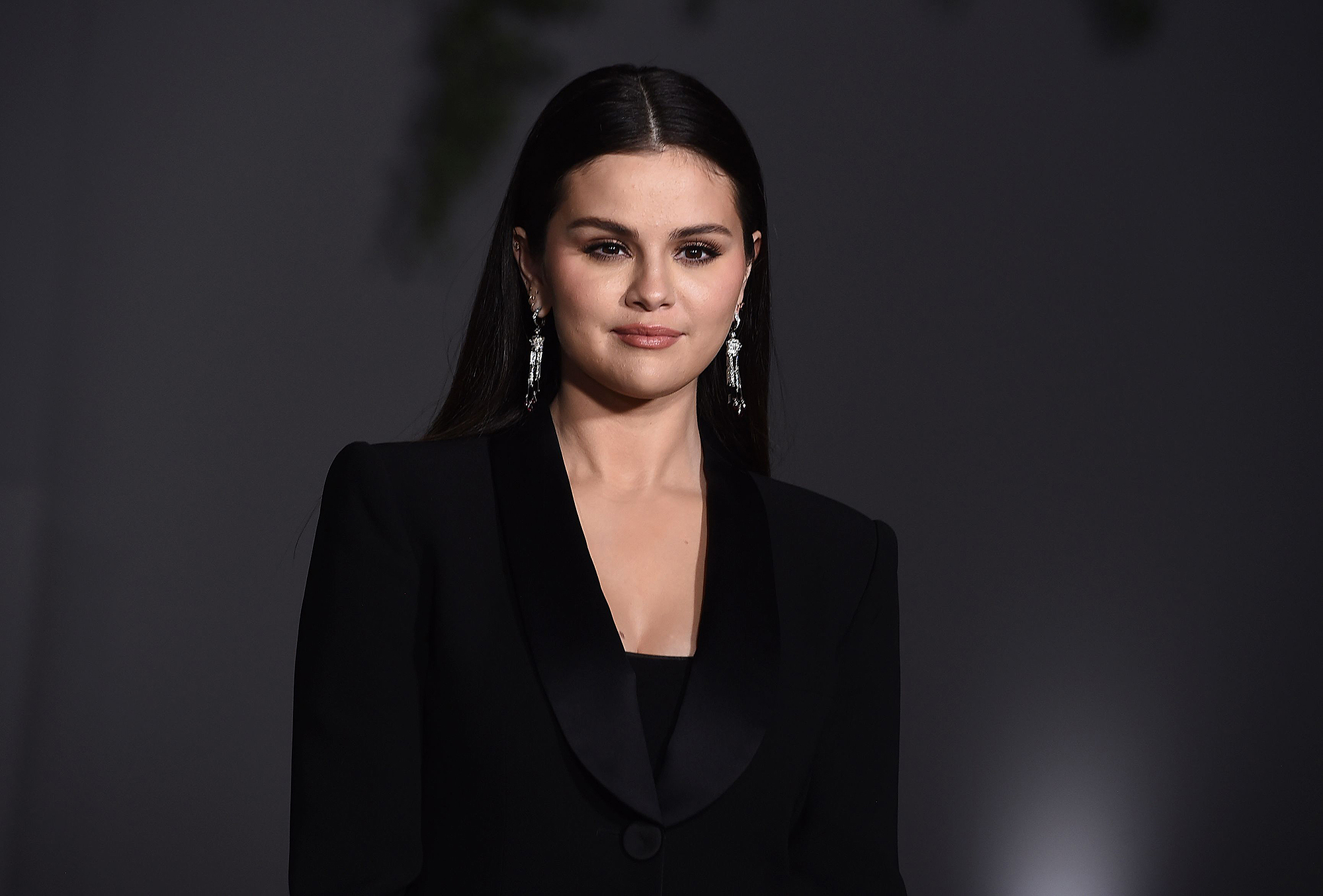 selena-gomez-aloe-vera-mask