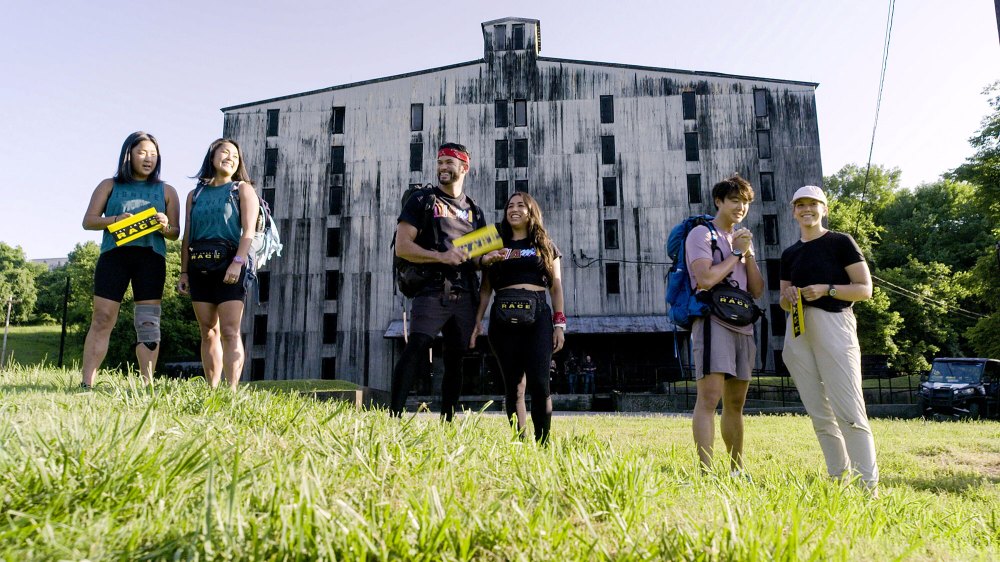 Emily Bushnell, Molly Sinert, Luis Colon, Michelle Burgos, Derek Xiao, and Claire Rehfuss Amazing Race Season 34 Finale Sneak Peek