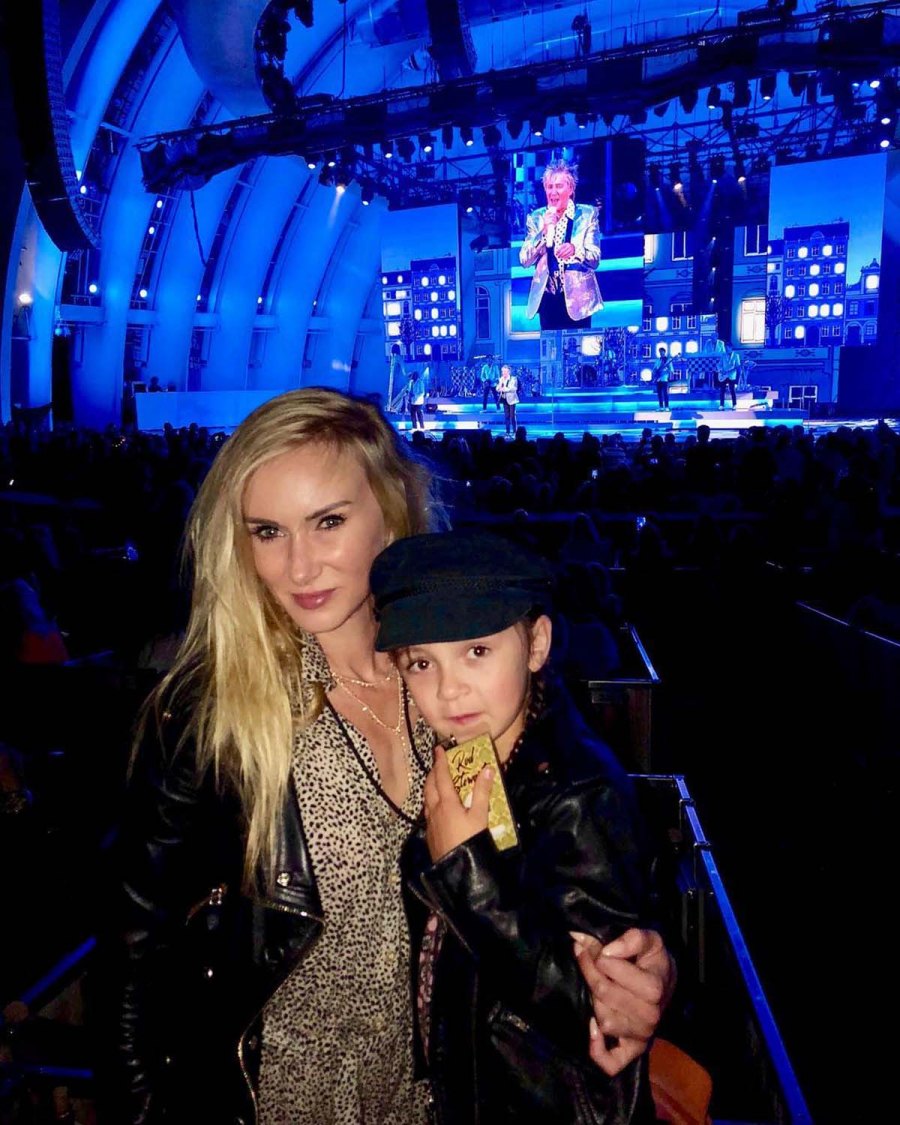 Kimberly Stewart and Benicio del Toro’s Best Moments With Daughter Delilah