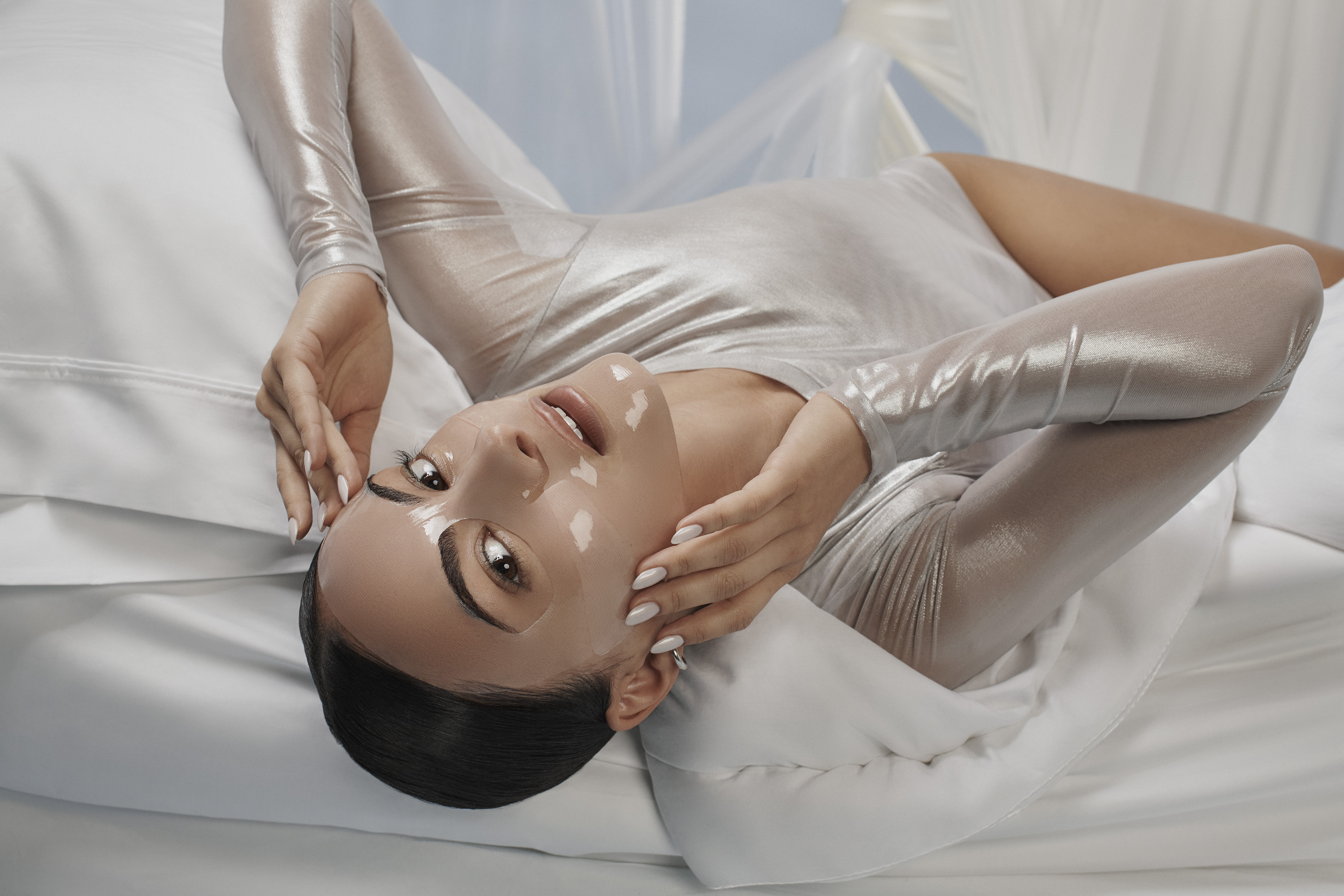 Camila Mendes, Loops face mask