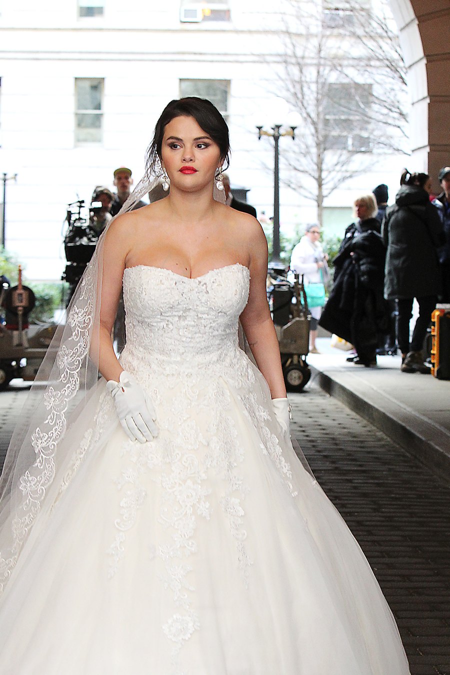 Steve Martin Recreates 'Father of the Bride' Photo With 'Only Murders in the Building' Costar Selena Gomez - 076