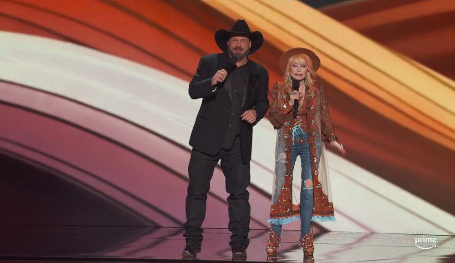 ACM 2023 Garth Brooks, Dolly Parton. 2