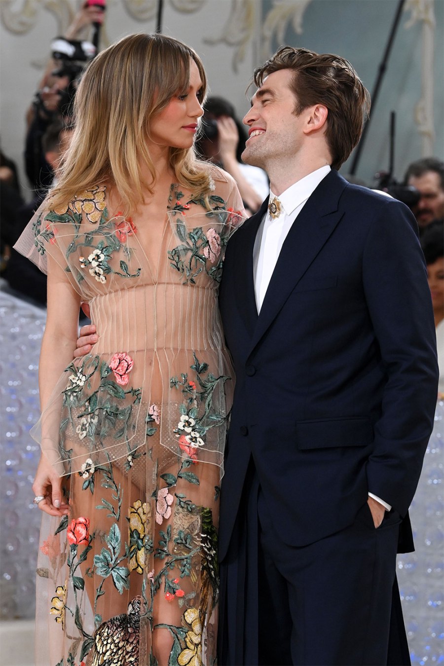 suki-waterhouse-and-robert-pattinson-cuddle-up-give-rare-look-at-romance-on-2023-met-gala-red-carpet-photos