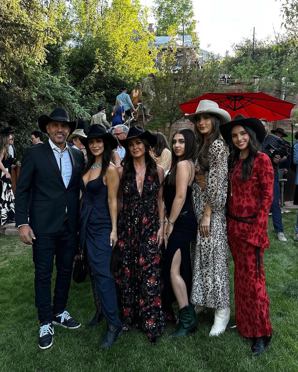 Kyle Richards Calls Out Damage Control Claims Amid Mauricio Umansky Separation Family Instagram