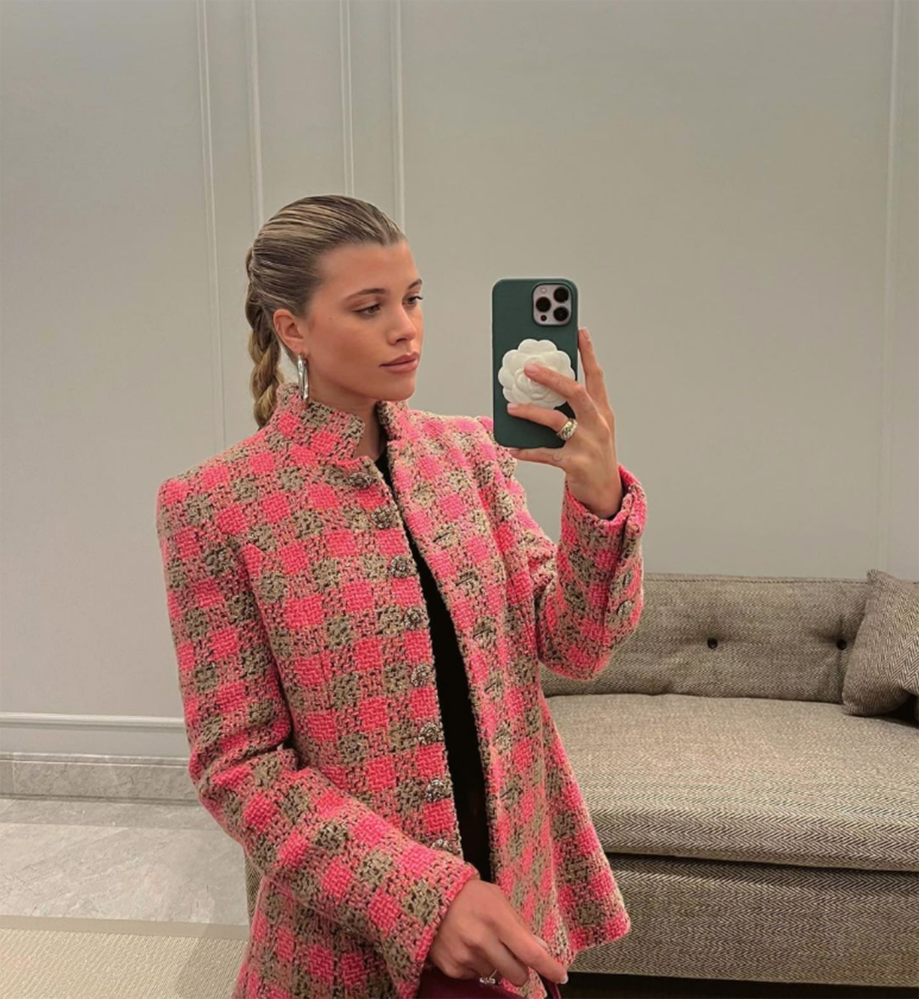 sofia-richie-amazon-essie-nail-polish