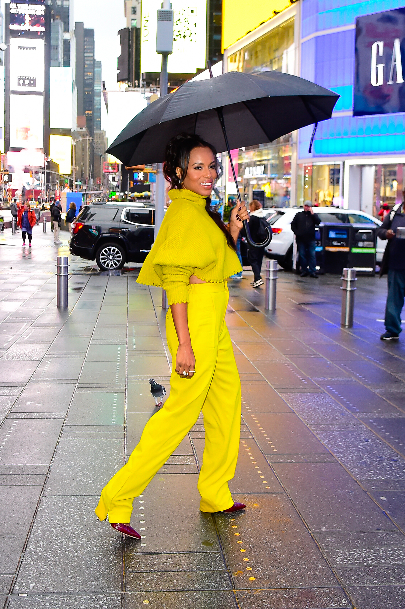kerry-washington-yellow-turtleneck