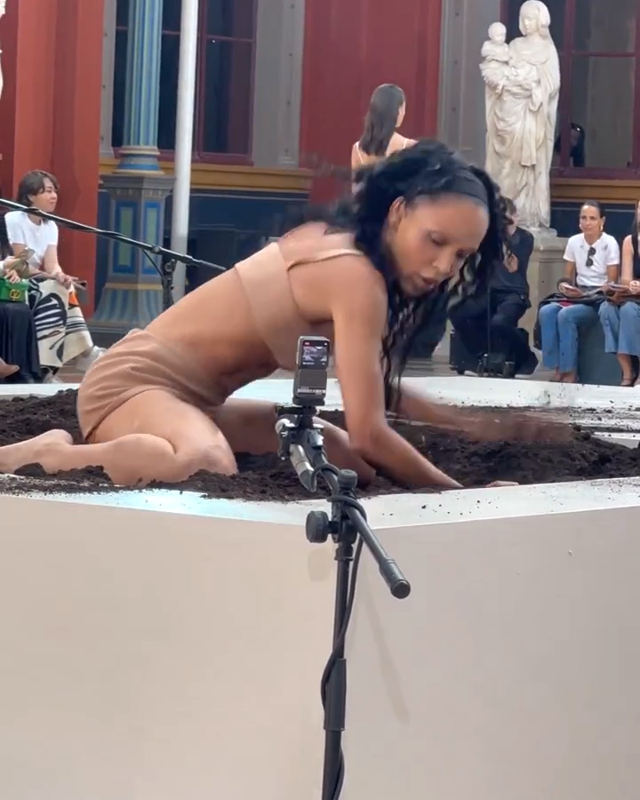 FKA Twigs Rolled in Dirt at Valentino's Fashion Week Show, Florence Pugh Calls It 'Other Worldly'