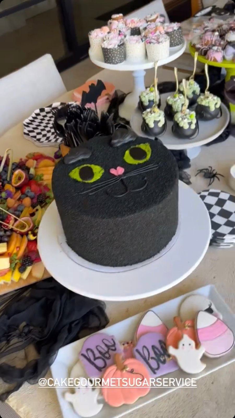 black cat cake