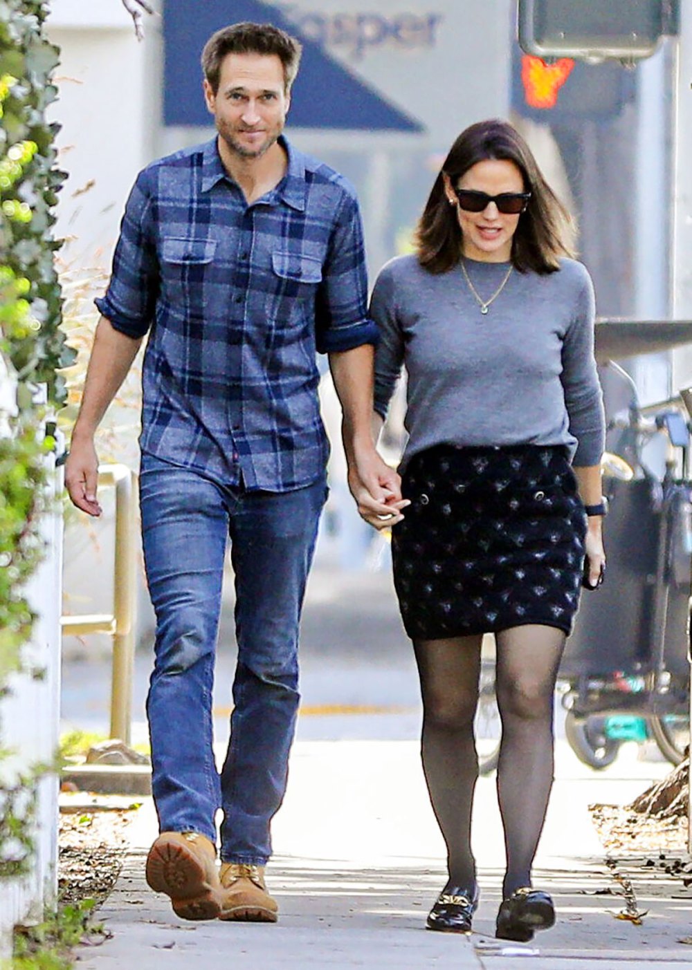 2350 Us Weekly Jennifer Garner Holding Hands John Miller