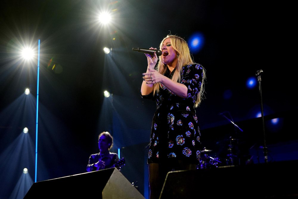 Kelly Clarkson Reveals Embarrassing Wardrobe Malfunction On Since U Been Gone Music Video Set 754