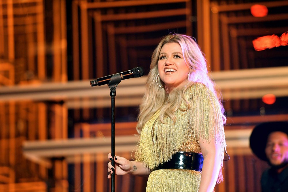 Kelly Clarkson Reveals Embarrassing Wardrobe Malfunction On Since U Been Gone Music Video Set 755