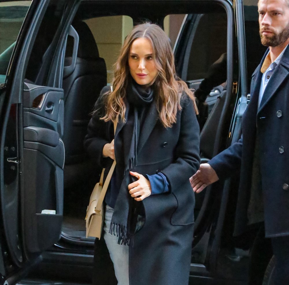 Natalie Portman Continues to Ditch Wedding Ring After Benjamin Millepied Separation