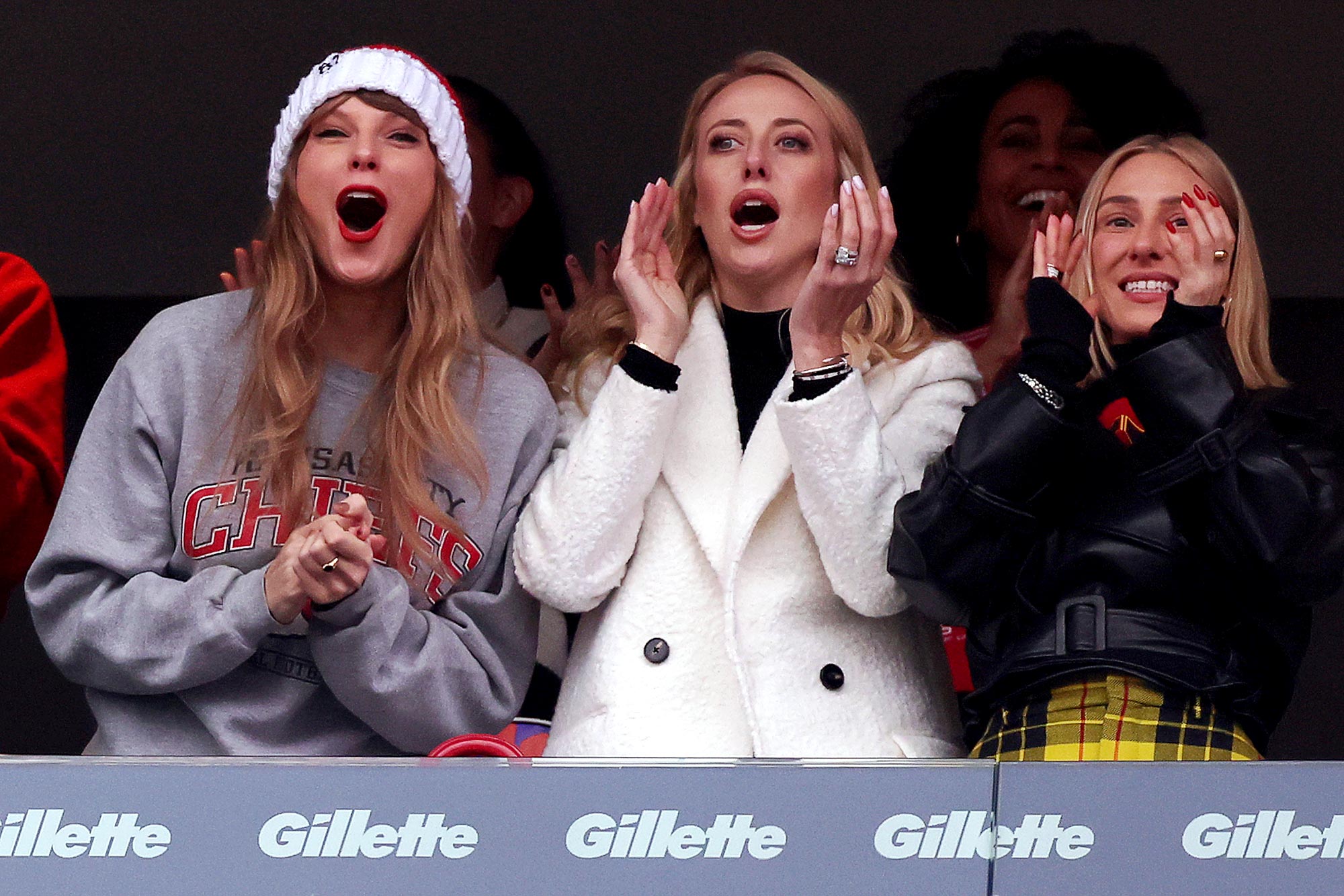 Channel Your Inner Taylor Swift With Official Kansas City Chiefs Gear 044