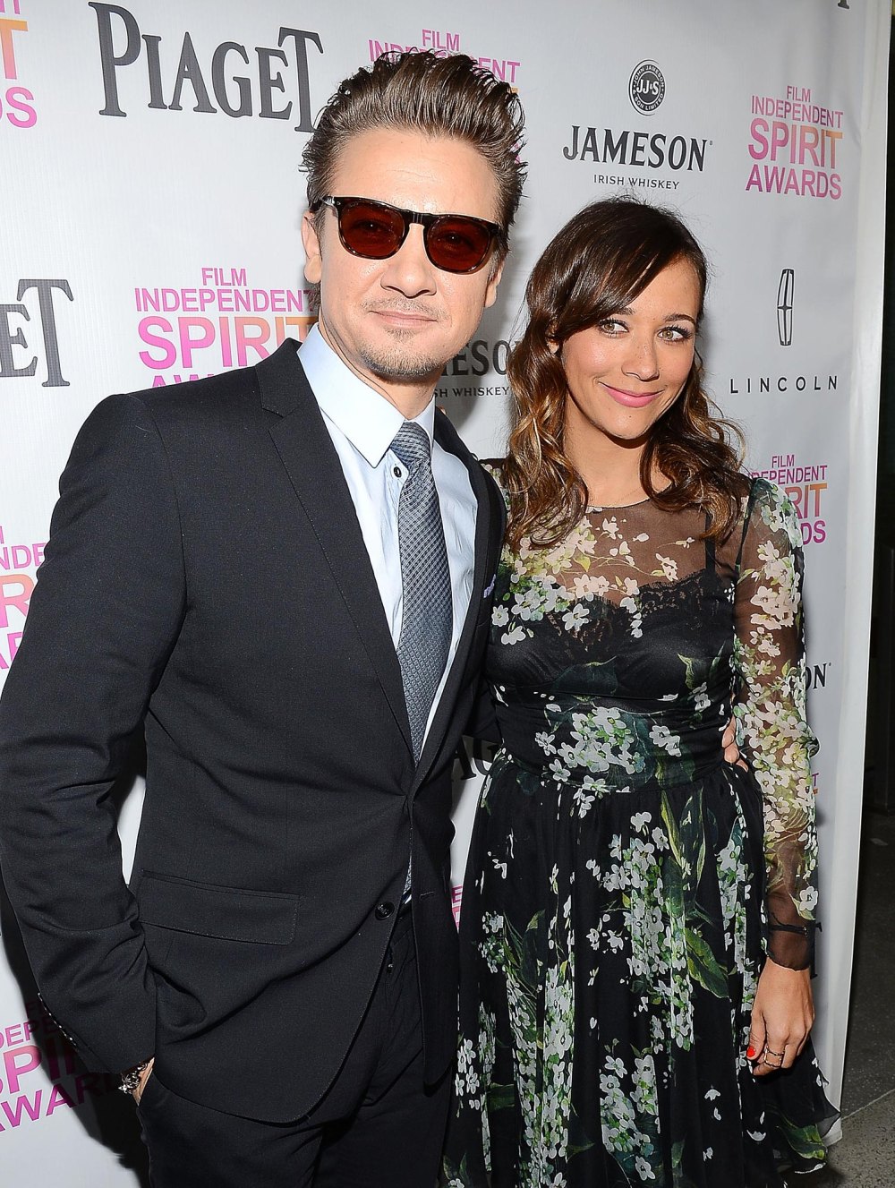 Jeremy Renner s Dating History- Rashida Jones Amber Monson and More 820 Rashida Jones