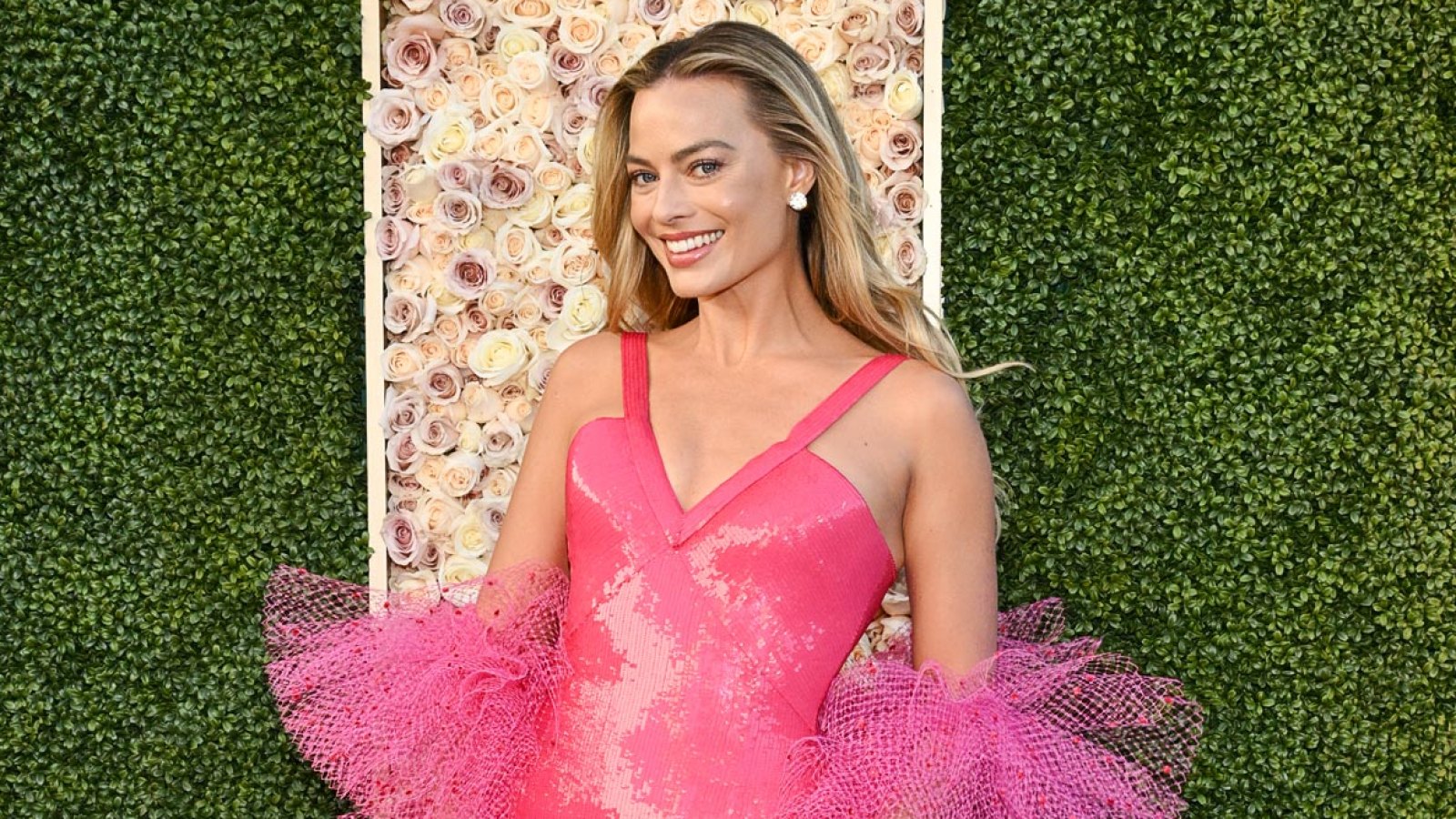 Margot Robbie Transforms Into 1997 Superstar’ Barbie in Hot Pink Gown at 2024 Golden Globes 810