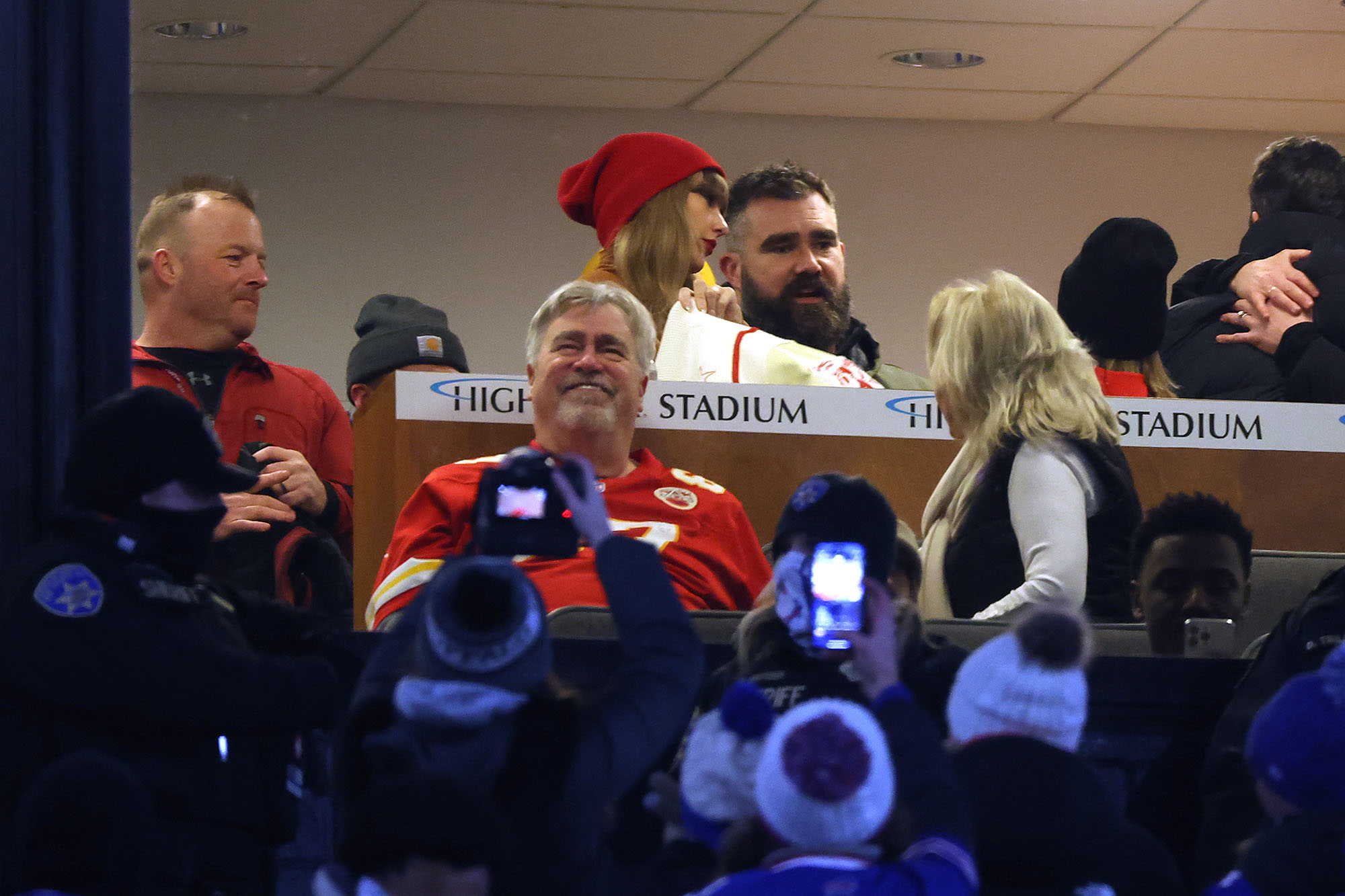 Taylor Swift and Jason Kelce