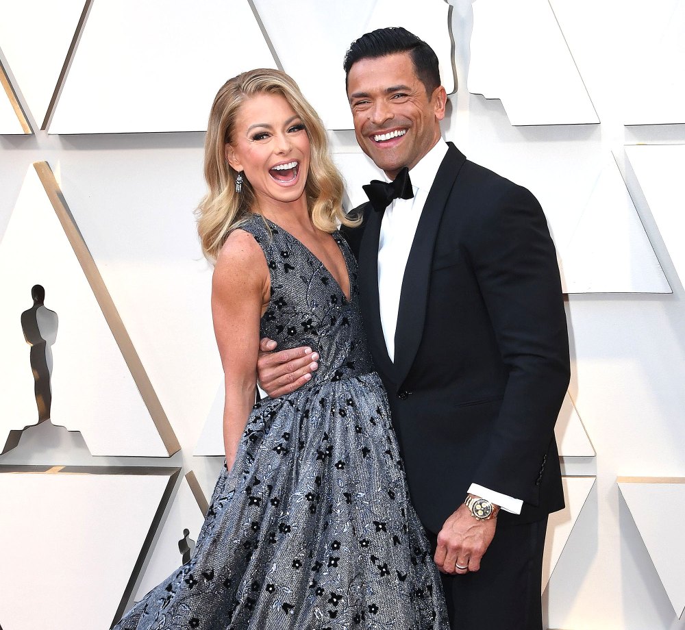 Kelly Ripa and Mark Consuelos Recreate Their Wedding Pic