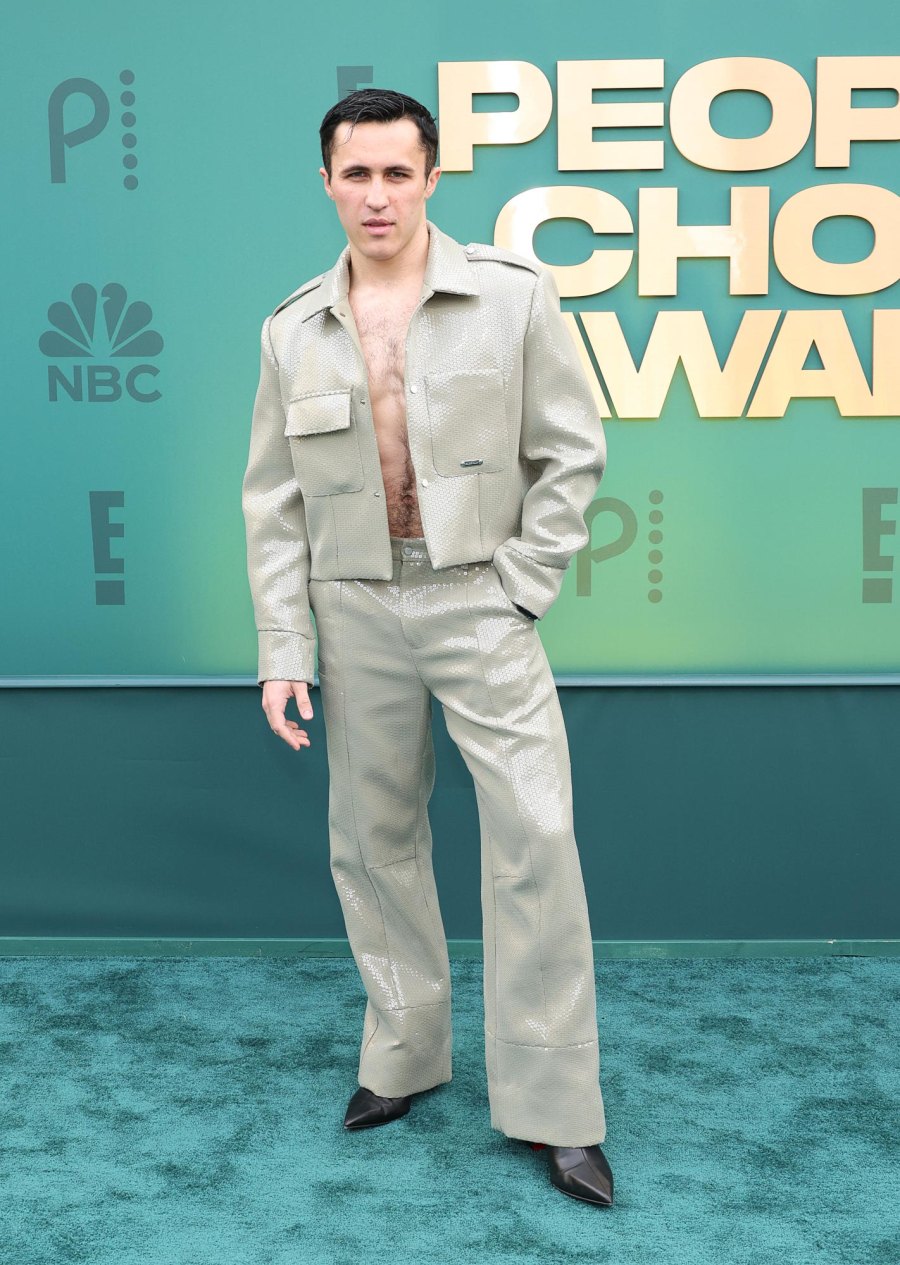 People s Choice Awards 2024 Red Carpet 504 Chris Olsen