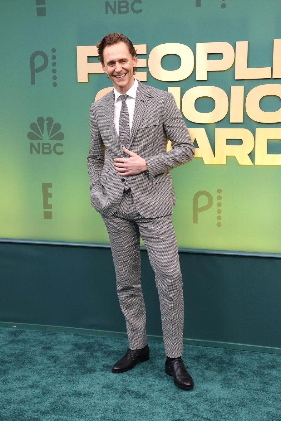 People s Choice Awards 2024 Red Carpet 560 Tom Hiddleston