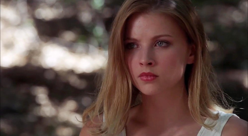 Elisabeth Harnois Recalls Feeling a Major Divide on Charmed Set During Her Brief Appearance 362