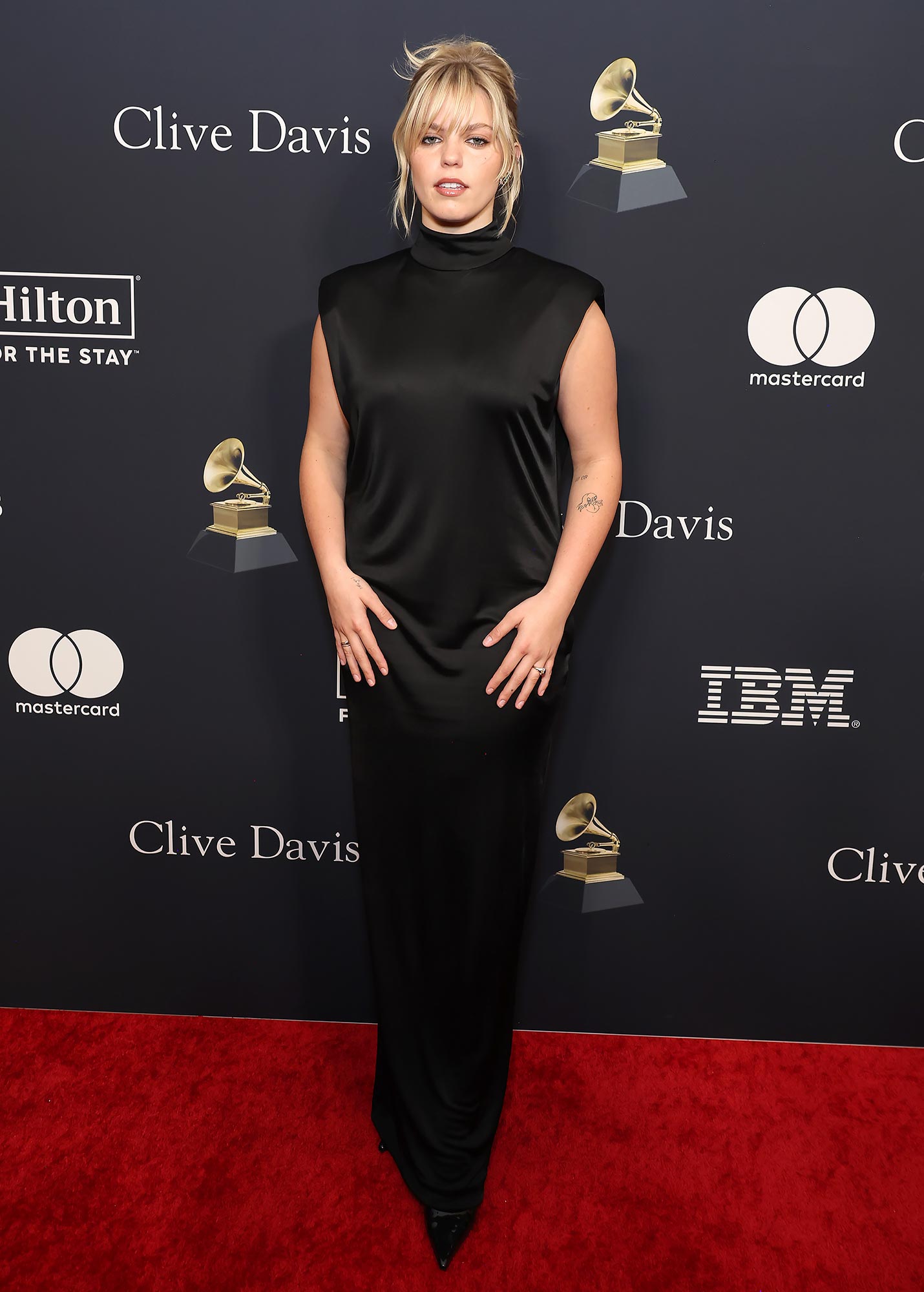 Renee Rapp Postpones Shows Due to Voice Loss Amid Ongoing Illness